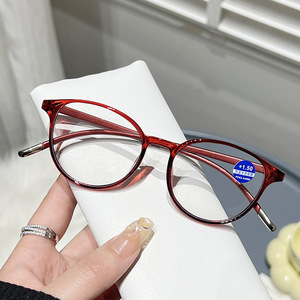 Lunettes de lecture Yc1906 pour femmes, monture Tr90, verres en résine, protection anti-lumière bleue, 2,50 dioptries, pour seniors et jeunes adultes - Product Image 2