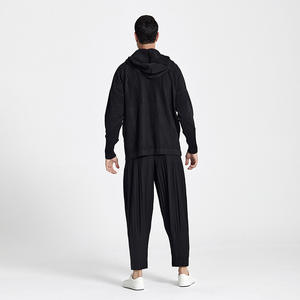 Felpa con cappuccio da uomo Miyake primavera nuova moda <span class=keywords><strong>felpe</strong></span> Casual a pieghe elasticizzato in nero realizzate in resistente stampa in poliestere - Product Image 4