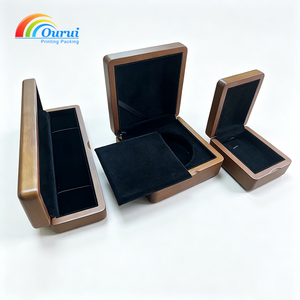 Caja de Joyería de Lujo, Diseño Rectangular Elegante en Cuero Premium, Forro de Terciopelo Suave, Detalle de Costura Dorada - Product Image 5
