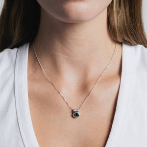 Collar con Dije de Topacio Azul y Oro de 18k, Collar de Plata de Ley 925, Collar Moderno para Mujer, Joyería Personalizada - Product Image 4