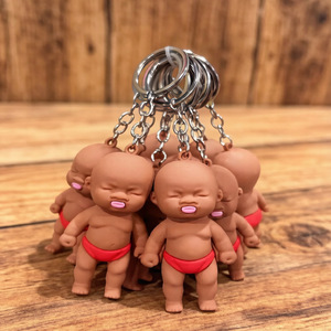 Porte-clés bébé dessin animé Natasha en plastique rouge, pendentif mignon pour sac à couches - Product Image 1
