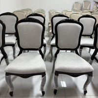 Chaise de salle à manger empilable en aluminium de style australien, mobilier de restaurant moderne de luxe en métal avec rembourrage doux pour événements et mariages
