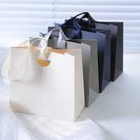 Sac en carton verni personnalisé avec logo de marque imprimé, emballage de luxe pour bijoux, réutilisable, recyclable, style classique, ruban