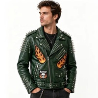 Blouson Biker Asymétrique Personnalisé pour Homme en Cuir Véritable de Vachette Pleine Fleur avec Épaulettes, Broderie Appliquée Flamme et Clous – Vêtement d'extérieur en Cuir Authentique