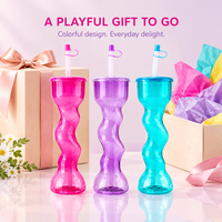 Gobelet tressé de fête 700 ml, lot en vrac en plastique avec paille pliable et couvercle, assortiment de couleurs mélangées pour les fournitures de carnaval et de festival