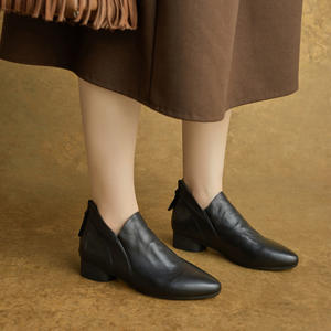 Bottines à bout pointu et talon carré pour femme, nouvelle collection automne-hiver, style rétro, montantes, talon plat, en cuir véritable, fermeture éclair arrière, bottes tendance - Product Image 3