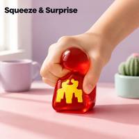 Cube anti-stress à presser en gel souple translucide rouge avec personnage jaune caché, pour bureau, emballage de vente au détail