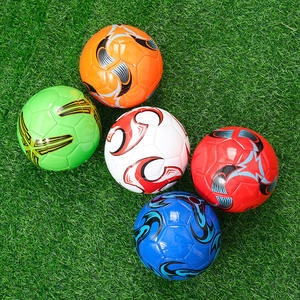 Ballon de football cousu à la machine en PVC de taille 5 en gros pour le football d'entraînement de jeunes adultes - Product Image 3