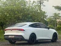Changan UNI-V 2021 1.5T Édition Premium Automatique R20 Extérieur Blanc Intérieur Noir 33 000 Kilomètres Conduits