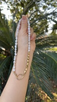 Collier ras de cou en perles d'eau douce de haute qualité, bijoux délicats et raffinés, avec étoile de mer dorée, bijoux faits à la main de haute qualité pour maman, sœur
