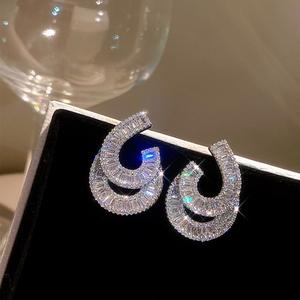 Orecchini a Cerchio EtticMae in Argento 925 con Cristalli e Strass, Gioielli di Lusso da Donna per Feste, Placcati in Oro Bianco - Product Image 3