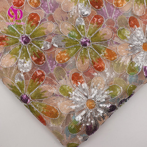 Tissu en maille à sequins brodés à motif Ramage multicolore brillant haut de gamme, respirant, durable et à séchage rapide pour vêtements et décoration intérieure - Product Image 6
