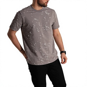 เสื้อยืดแขนสั้นสีแดงสำหรับผู้ชาย EVER GLOW ระบายอากาศได้ดี เป็นมิตรกับสิ่งแวดล้อม ผลิตจากวิสโคส/ผ้าฝ้าย  แบบลำลอง ถักทอสีพื้น คอเสื้อสีดำตัดกัน - Product Image 1
