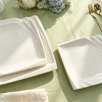 Assiette carrée en porcelaine blanche solide Hanjiang, de qualité alimentaire, à bord irrégulier, compatible lave-vaisselle, pour restaurant occidental, vente en gros