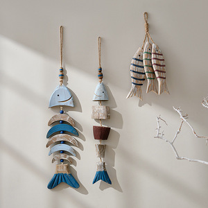 Décoration murale en bois massif style méditerranéen, plusieurs pièces, en pin, forme irrégulière, avec suspension en corde - Product Image 1