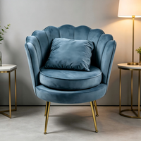 Fauteuil d'appoint de luxe en velours gris à dossier en forme de pétale, style nordique, avec accoudoirs dorés, pour salon