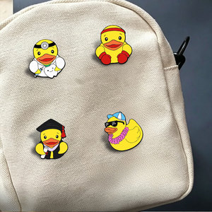 En gros, Pin's en émail et métal personnalisé, motif canard jaune mignon, Série professionnelle, pour sacs à dos et bijoux de mode - Product Image 3