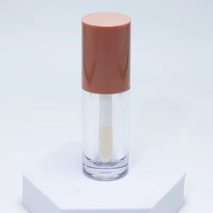 CY324 Tubes de brillant à lèvres transparents avec applicateur 'Doe Foot' et capuchon rose, 6ml, avec grande brosse et applicateur volumineux - Product Image 4