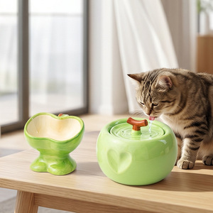 Fuente de agua para mascotas de cerámica con forma de manzana, dispositivo automático para beber para gatos y perros, desmontable y fácil de limpiar - Product Image 1