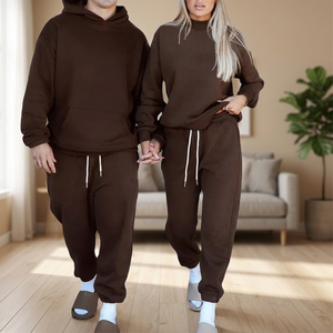Conjunto de chándal de invierno personalizado para mujer y unisex, de corte ajustado, con sudadera con capucha y pantalones acampanados, estilo urbano, 100% algodón de alta calidad. - Product Image 3