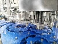 Ligne de production clé en main de boissons gazeuses, machine de remplissage isobare automatique pour bouteilles en verre, projet d'usine d'embouteillage de boissons gazeuses