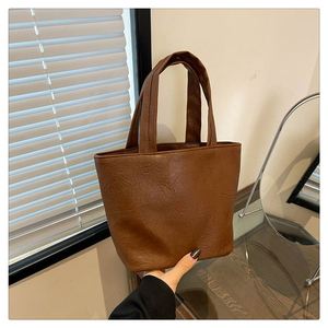 Sac à main pour femme avec logo personnalisé, sac en cuir PU d'hiver, couleur unie, sac décontracté, grande capacité, sac à main tendance pour femmes - Product Image 6