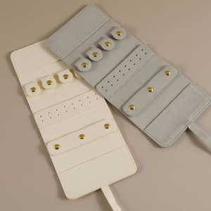 Étui à bijoux en microfibre de style simple, personnalisable avec logo, pour bagues, boucles d'oreilles, bracelets et colliers - Product Image 3