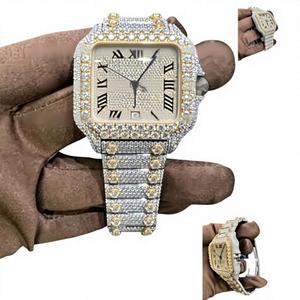 Reloj de Lujo Personalizado con Cristal Cuadrado de Moissanita, Acero Inoxidable, Claridad VVS1, Dos Tonos, Números Romanos, Pasa el Test de Diamantes, 10 Bar - Product Image 1