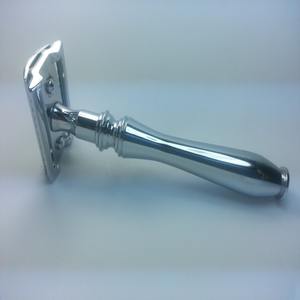 Maquinilla de afeitar clásica de doble hoja para una experiencia de afeitado sin esfuerzo - Product Image 2