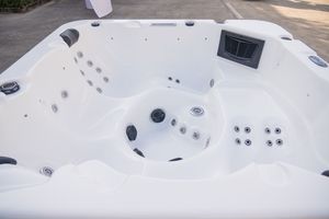 อ่างสปา อ่างน้ําร้อนกลางแจ้งสําหรับ 5 คนและห้องน้ําร้อนสําหรับขาย - Product Image 4