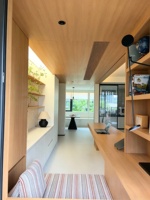Meuble de lecture multifonctionnel sur mesure avec bureau intégré et banc de fenêtre pour appartement ou bureau à domicile