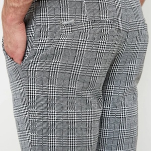 กางเกงขายส่งแฟชั่นใหม่สำหรับผู้ชาย ผ้าโพลีเอสเตอร์ ทรงซิป สีเทาเข้ม ลายสก็อต พร้อมเข็มขัดแบบหัวเข็มขัดในตัว - Product Image 6
