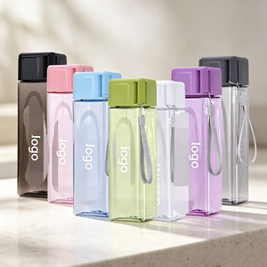 Bouteille d'eau carrée en plastique de 450 ml, matériau PC/PS, bouteille d'eau portable avec cordon, logo personnalisé, couleur transparente mate - Product Image 5