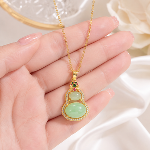 Collana corta con ciondolo a forma di zucca verde, regalo retrò da donna per tutti i giorni - Product Image 3