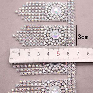 Ruban de strass thermocollant scintillant en forme de fleur, ruban de cristal métallique pour la décoration de robes de mariée de luxe, vente en gros - Product Image 5