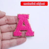 Serviette auto-adhésive en chenille rose rouge 26 lettres, patch brodé pour vêtements, patch décoratif, bricolage