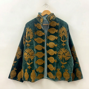 Chaqueta Corta Reversible de Terciopelo Verde Oscuro Hecha a Mano de Lujo Premium para Mujer, Elegante Chaqueta de Manga Larga con Cuello Alto Mandarín - Product Image 1