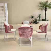 Table de repas ronde d'extérieur avec pieds en métal croisés pour terrasse