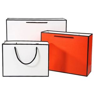 Bolsas de Papel para Regalos de Lujo Personalizadas con Impresión de Logotipo - Product Image 3