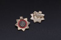 Badges/Pins personnalisés de style britannique chic en alliage moulé sous pression plaqué argent et or de la marque JR pour la publicité