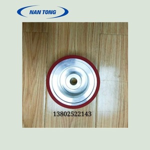 Roue à ventouse en caoutchouc Nantou 124x18x70mm pour pièces de machine à plier les imprimés Heidelberg - Product Image 2