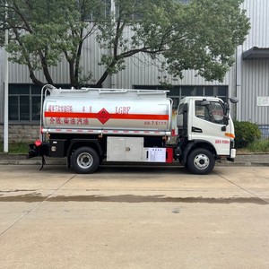 Camion-citerne JAC 4x2 6CBM pour le transport de marchandises dangereuses, directement de l'usine, pour la livraison de diesel et d'essence - Product Image 3