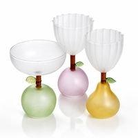 Gobelet à cocktail créatif en verre en forme de plante, design pomme-poire, avec base colorée et décoration en forme de feuille, pièce unique