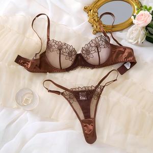 Dameslingerie set met bloemenborduursel, mesh, beugelbeha & string, 2-delig - Product Image 1