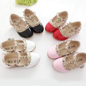 Capretti di estate di Modo Pattini Della Principessa Della Ragazza Coreana del Ribattino DELL'UNITÀ di ELABORAZIONE di Cuoio Rosso <span class=keywords><strong>Scarpe</strong></span> Da Ballo Bambino <span class=keywords><strong>Scarpe</strong></span> Scuola Ragazza - Product Image 1