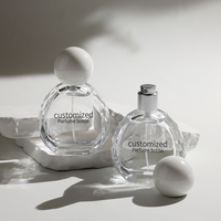 Flacon de parfum en verre transparent de luxe à motif rayé de 100 ml avec pompe pulvérisatrice et couvercle plat en verre épais