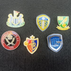 Broche en métal en résine époxy avec logo des clubs <span class=keywords><strong>de</strong></span> football Milan, <span class=keywords><strong>Paris</strong></span>, Liverpool, Inter Milan, cadeau commémoratif pour l'anniversaire des enfants - Product Image 5