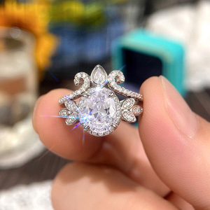 Set di Anelli Stile Corona per Coppie, Elegante Gioiello da Donna per Uso Quotidiano e Feste, Regalo di Moda - Product Image 4