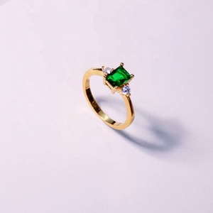 Delicado anillo de circonita cúbica chapado en oro de 18 quilates, anillo de compromiso de acero inoxidable para mujer, piedra preciosa cuadrada, piedra Esmeralda CZ, anillo de diamante - Product Image 3