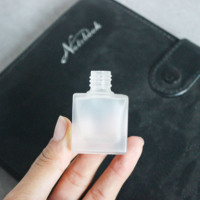 Flacon vide transparent givré de 10 ml avec couvercle en bois, flacon de parfum, diffuseur d'huiles essentielles, désodorisant pour voiture